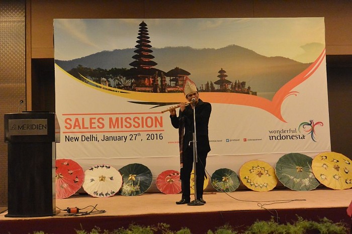 Korem Sihombing on stage Newdelhi saa jadi duta music Indonesia India 4 kota