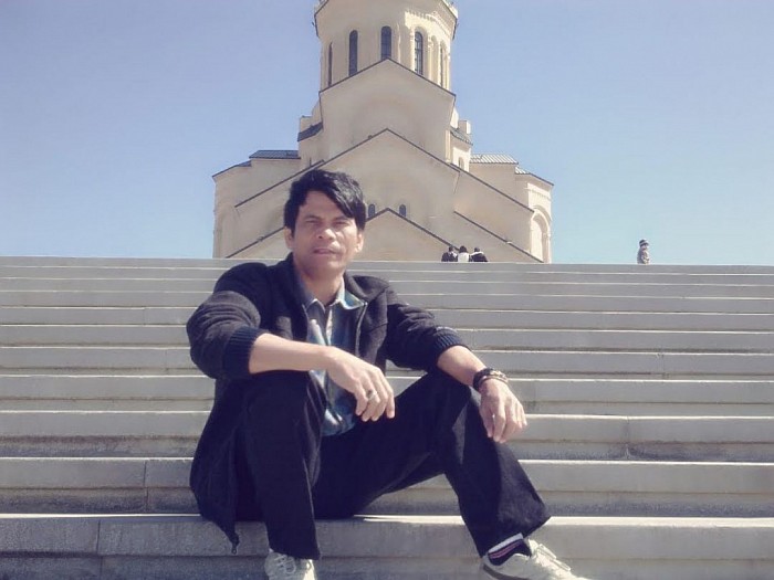 Korem Sihombing foto fi depan Gerja katholik Ortodok di Georgia Tblisi perbatasan Rusia saat jadi Duta Musik Indonesia Georgia Tblisi.